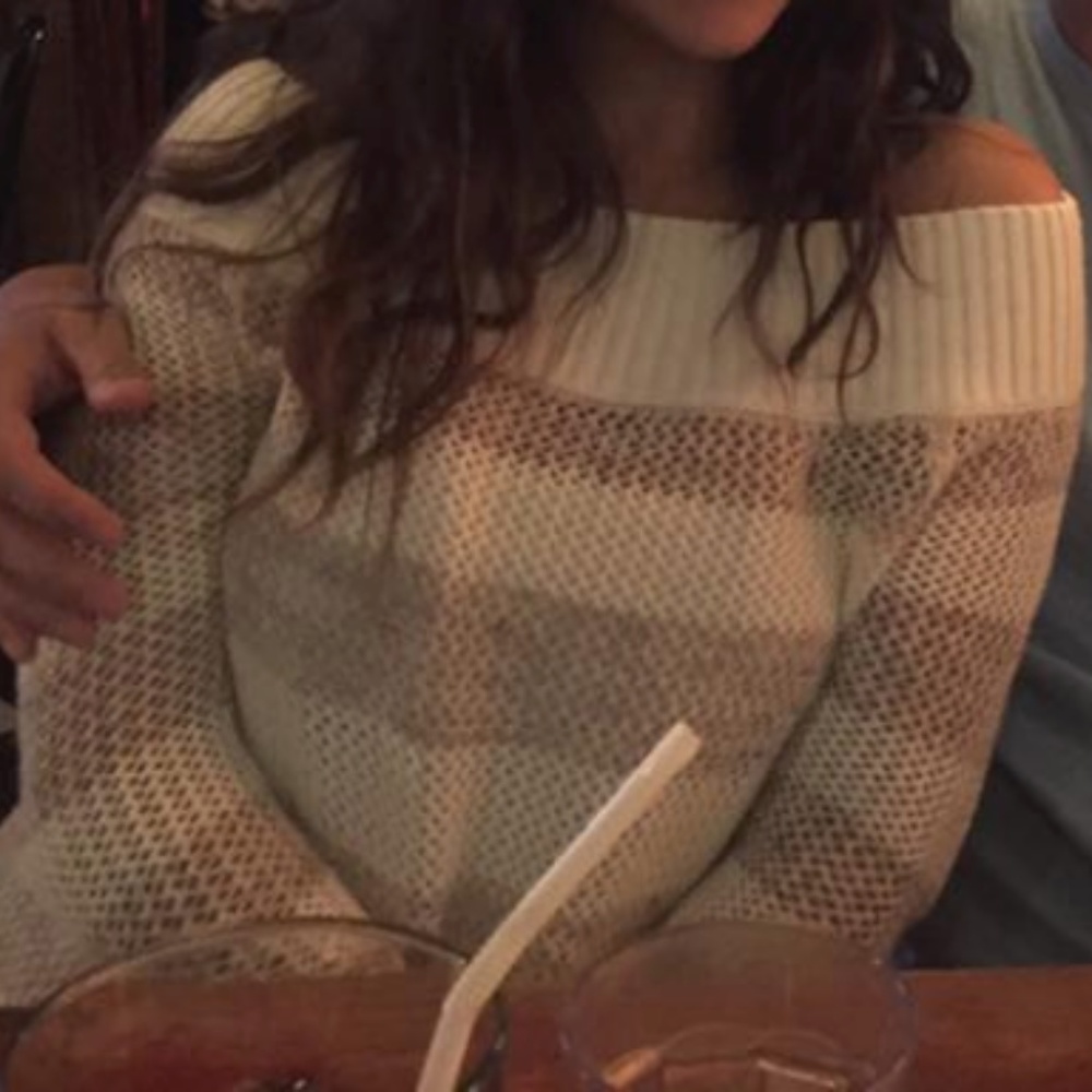 Off the shoulder sweater - Picture 4 of 5